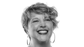 Ana Calhoun headshot